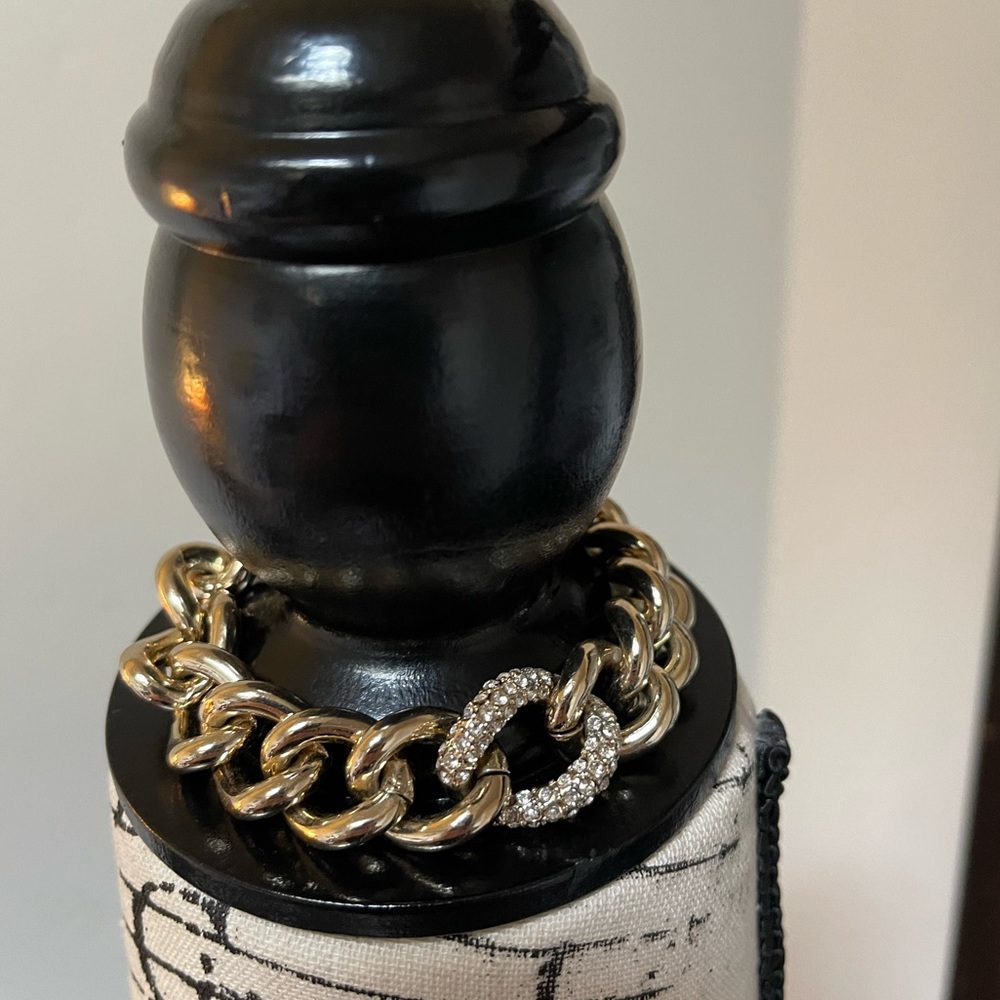NWOT Victoria’s Secret gold chain gems bracelet with ring clasp